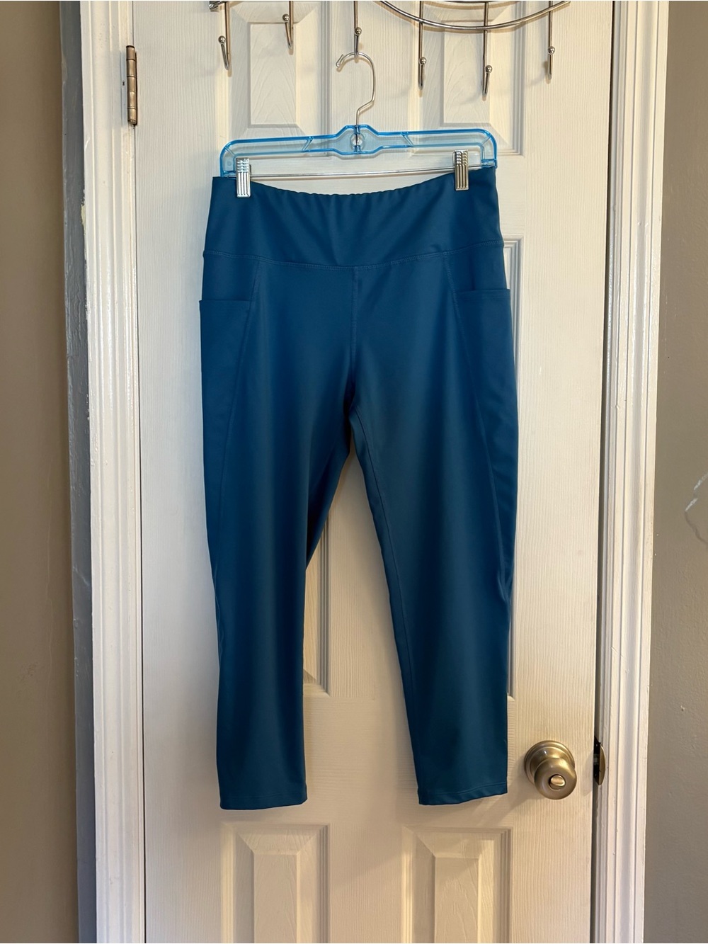 Ladies Blue RB3 workout yoga pants size large.